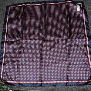 CountessMara  100% silk scarf 🌺🍀🌿